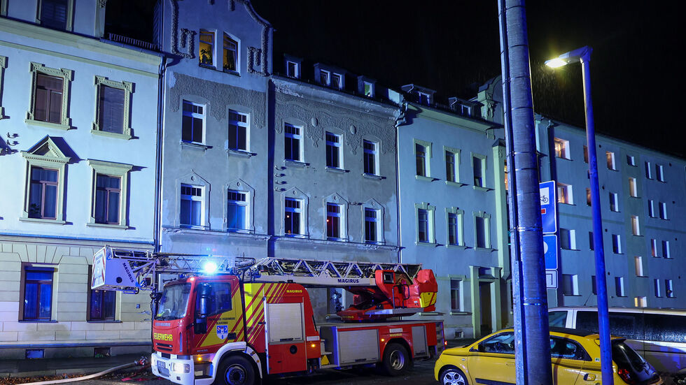 Die Kameraden bei der Arbeit. Die Kameraden bei der Arbeit.
