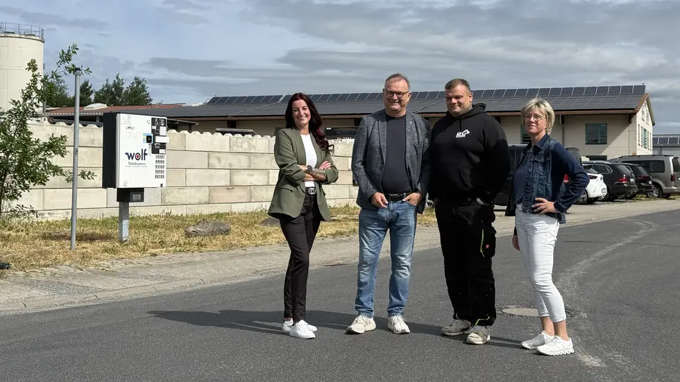 Von links: Mareike Stache betreibt einen Beautyshop in Königsbrück, Heiko Driesnack, Bürgermeister der Stadt Königsbrück,übernimmt die Schirmherrschaft, Christian Nestler, Initiator und Inhaber NES-Service Thiendorf/Königsbrückl und Sonita Bellinghausen von der Stadt (Tourismus)

