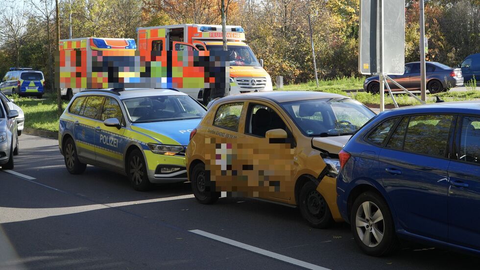 Die Unfallstelle auf der linken Fahrspur der Permoserstraße stadteinwärts.