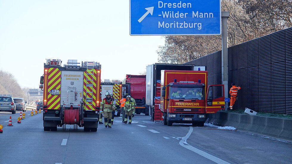 Kein Durchkommen: Die A4 wurde zunächst in Richtung Görlitz gesperrt. Kein Durchkommen: Die A4 wurde zunächst in Richtung Görlitz gesperrt.