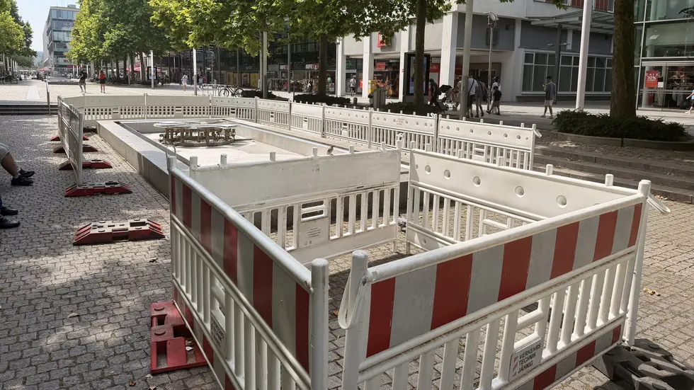 Die Reinigungs - und Instandsetzungsarbeiten sollen bis zu 10.000 Euro kosten, teilte die Stadt mit