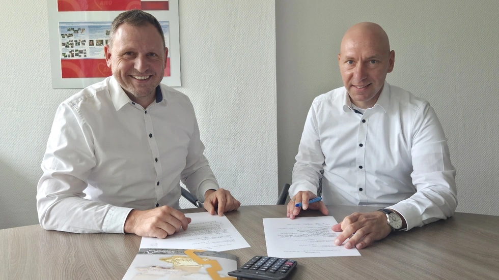 Lars Bauer (KSB, li.) und Marcus Beier (AWO Lausitz, re.) schließen Kooperation Lars Bauer (KSB, li.) und Marcus Beier (AWO Lausitz, re.) schließen Kooperation