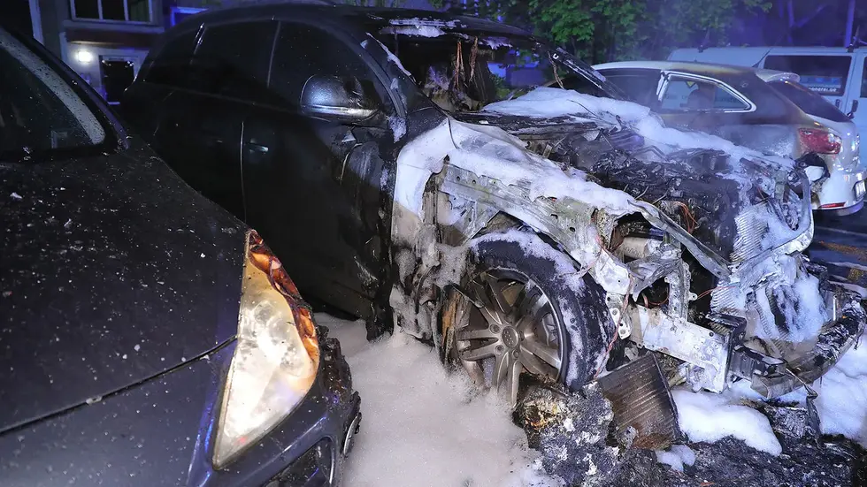 Auf der Conrad-Felix-Müller-Straße brannte ein Audi