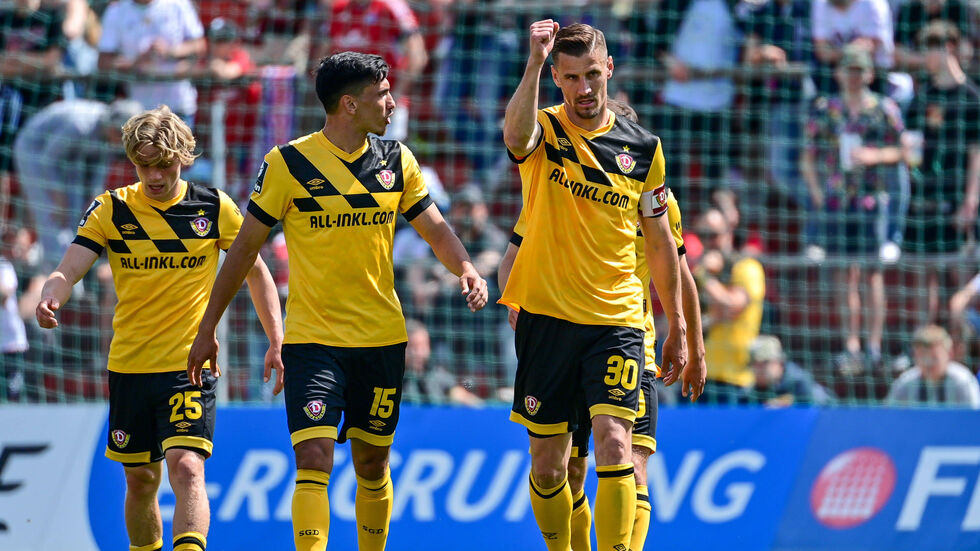 Stefan Kutschke jubelt über das zwischenzeitliche 2:0 der SGD 