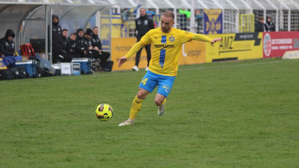 Abwehrmann Tobias Dombrowa (25) bei Lok Leipzig in Aktion. Abwehrmann Tobias Dombrowa (25) bei Lok Leipzig in Aktion.