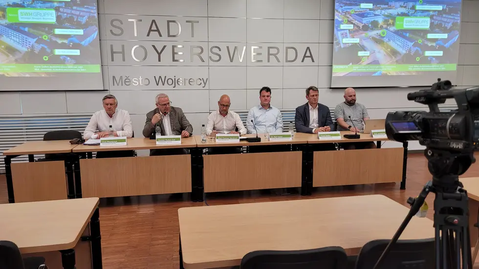 Auf einer Pressekonferenz wurden gestern die Pläne für die strategische Neuausrichtung der Stadtwerke Hoyerswerda Gruppe vorgestellt. Auf einer Pressekonferenz wurden gestern die Pläne für die strategische Neuausrichtung der Stadtwerke Hoyerswerda Gruppe vorgestellt.