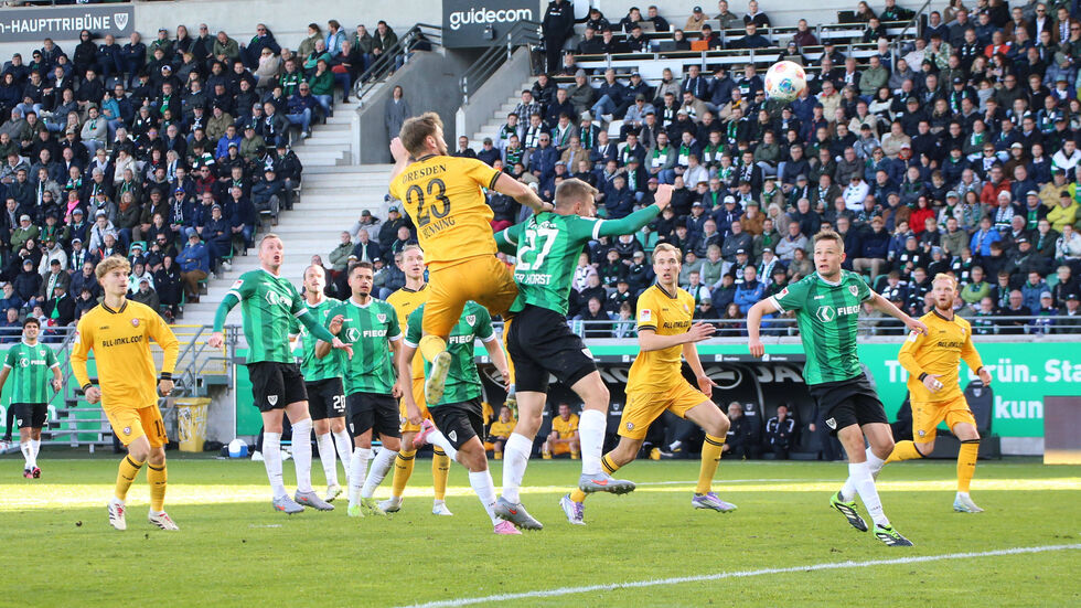 Lars Bünning köpft zum zwischenzeitlichen 2:1 für Dynamo ein  Lars Bünning köpft zum zwischenzeitlichen 2:1 für Dynamo ein