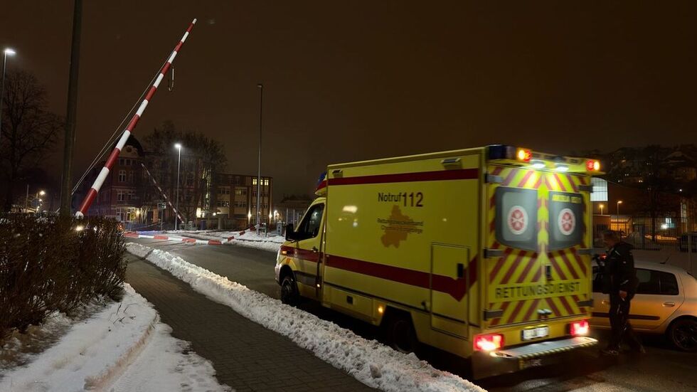 Die Schranke wurde bei den Unfall vor drei Wochen erheblich beschädigt. Die Schranke wurde bei den Unfall vor drei Wochen erheblich beschädigt.