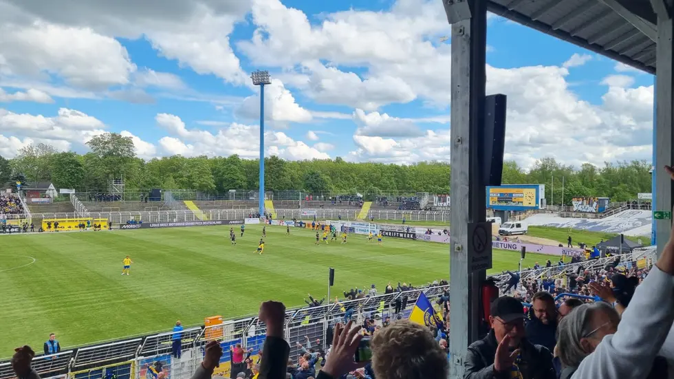 Lok Leipzig ist im weiten Jahr in Folge Meister der Regionalliga-Nordost. Lok Leipzig ist im weiten Jahr in Folge Meister der Regionalliga-Nordost.