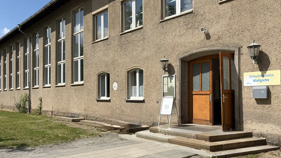 Die Schwimmhalle Klotzsche wurde 1935 fertiggestellt. Auch eine Turnhalle gehört dazu Die Schwimmhalle Klotzsche wurde 1935 fertiggestellt. Auch eine Turnhalle gehört dazu