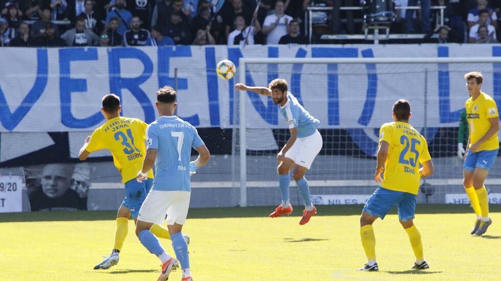 Der CFC feiert den ersten Saisonsieg.