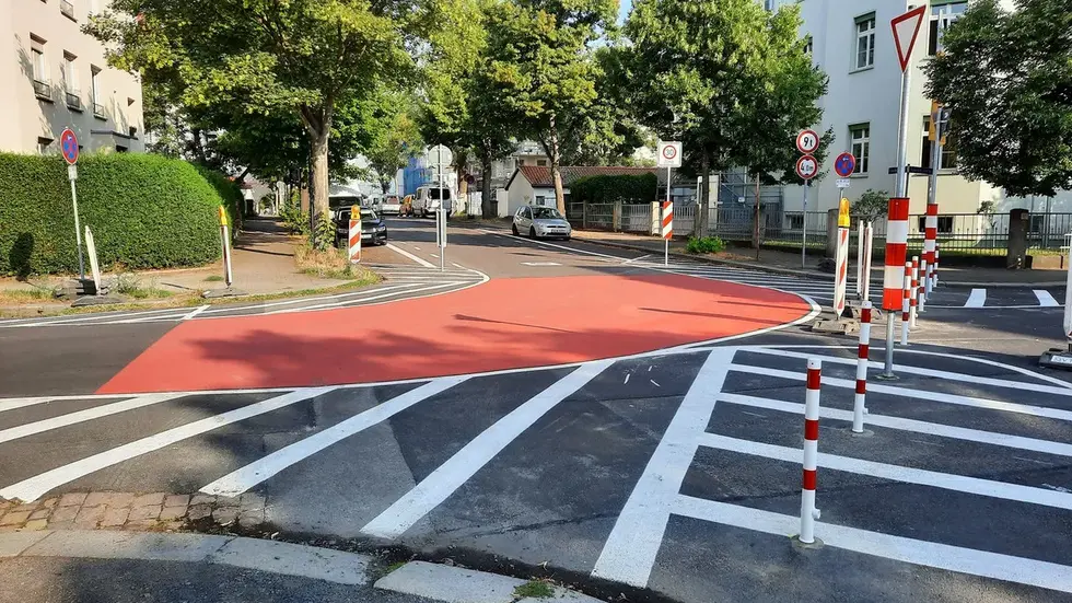 Die Radroute führt über die Kipsdorfer Straße Die Radroute führt über die Kipsdorfer Straße