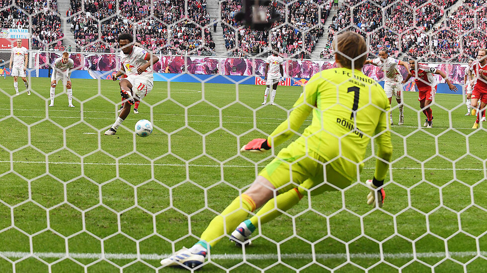 Openda vergibt einen Elfer  Openda vergibt einen Elfer