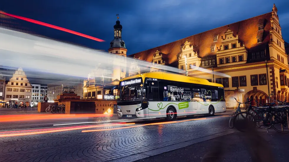 Der Angriff passierte in einem Linienbus der Leipziger Verkehrsbetriebe (Symbolbild). Der Angriff passierte in einem Linienbus der Leipziger Verkehrsbetriebe (Symbolbild).