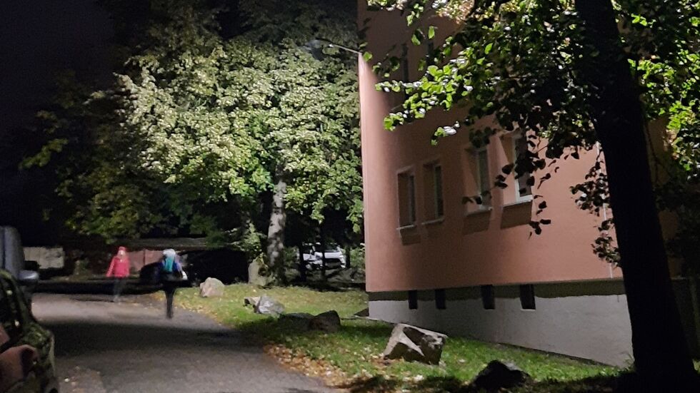 Vier Lampen sorgen erleuchten den Abschnitt. 