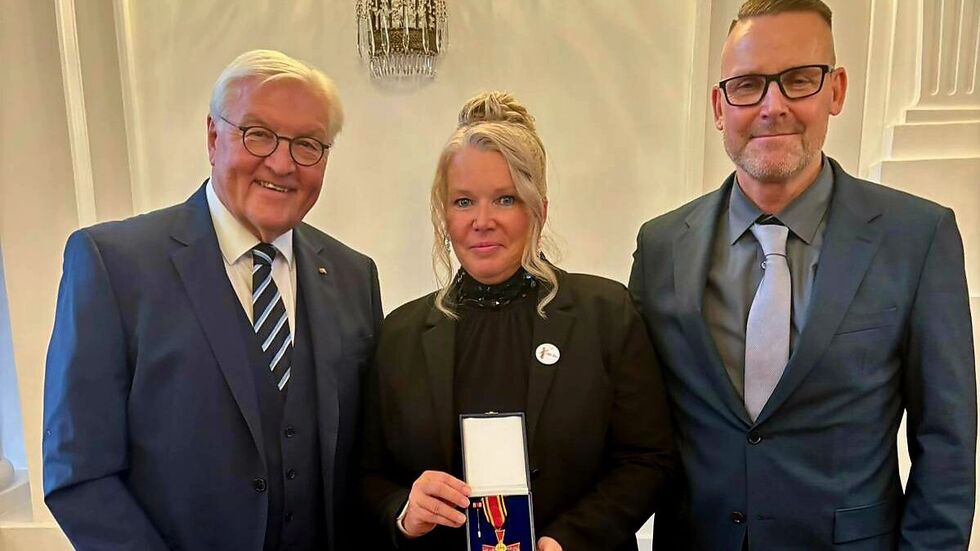 Daniela Lieberwirth mit Ehemann Sven und Bundespräsident Steinmeier Daniela Lieberwirth mit Ehemann Sven und Bundespräsident Steinmeier