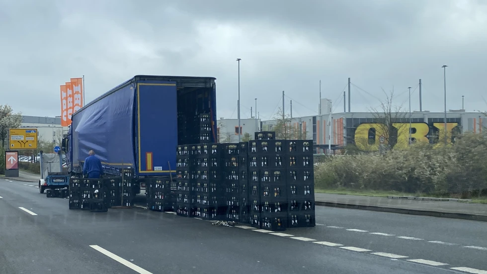 Aufgetürmte Kästen zeigen, was bereits aufgesammelt werden konnte. Aufgetürmte Kästen zeigen, was bereits aufgesammelt werden konnte.