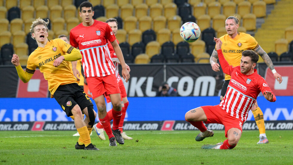 Zwickau hatte gegen Dynamo knapp die Nase vorn. Zwickau hatte gegen Dynamo knapp die Nase vorn.