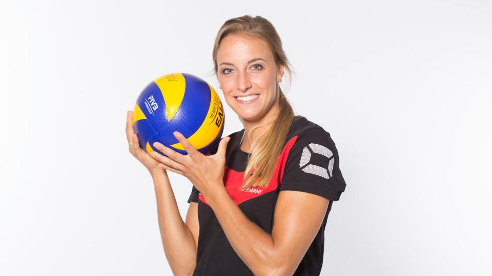 Die DSC-Volleyballerinnen haben mit Nationalspielerin Lenka Dürr eine neue Libera verpflichtet. Die DSC-Volleyballerinnen haben mit Nationalspielerin Lenka Dürr eine neue Libera verpflichtet.