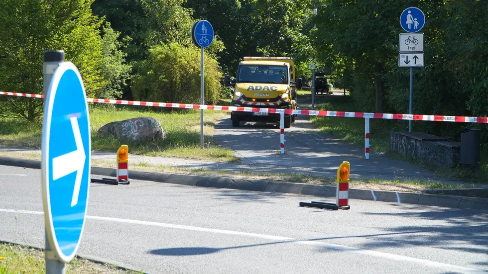Die Unfallstelle am Freitagmorgen: der Markranstädter Kreisverkehr an der Ecke Steinstraße / Leipziger Straße Die Unfallstelle am Freitagmorgen: der Markranstädter Kreisverkehr an der Ecke Steinstraße / Leipziger Straße