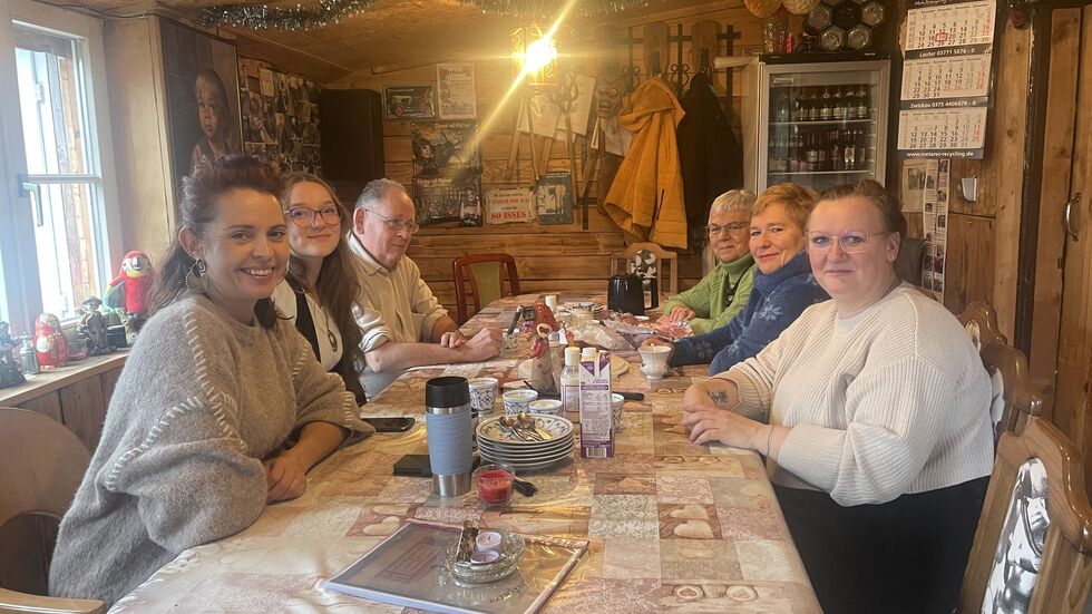 Kaffeeklatsch am Stammtisch der Gartenanlage "Hermann Duncker"