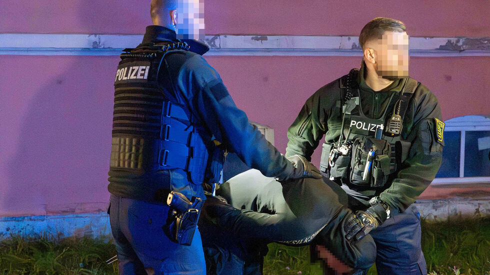 Der Rollerfahrer wollte vor der Polizei flüchten. Am Ende wurde er festgenommen.