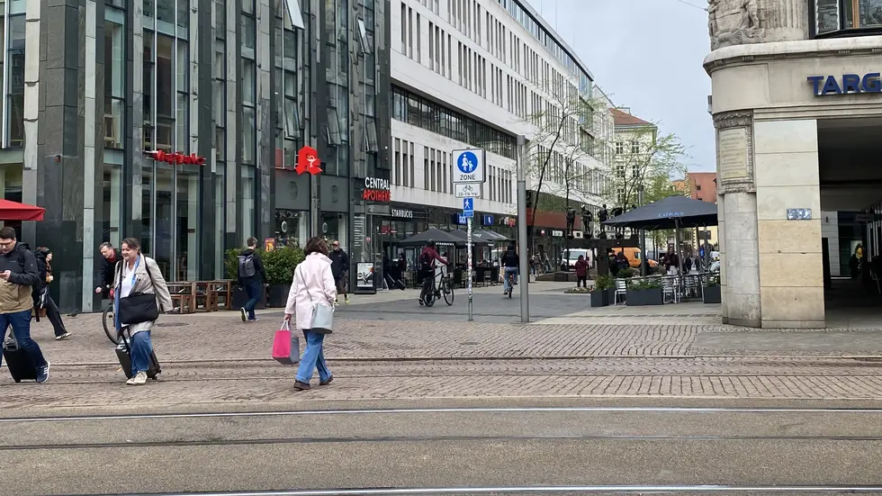 Die Zufahrt zur Fußgängerzone auf der Grimmaischen Zone wurde wieder komplett freigegeben.