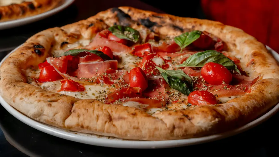 Pizza-Raub in Chemnitz: Ein 13-Jähriger wurde auf dem Sonnenberg überfallen. Zwei Männer raubten ihm Pizza und Bargeld.