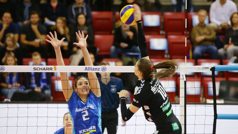 Lena Stigrot (rechts) vom DSC im Angriff. Lena Stigrot (rechts) vom DSC im Angriff.