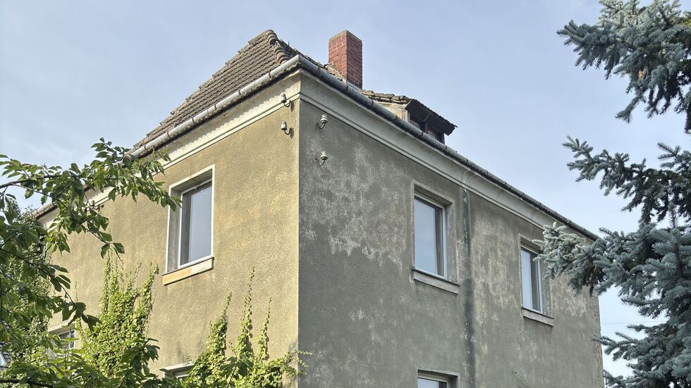 In Klotzsche steht das Erbrecht für ein unsaniertes Einfamilienhaus zur Vergabe