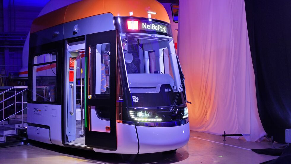 Das Kopfteil mit Führerstand. Es wurde beim Neujahrsempfang der Stadt Görlitz 2024 präsentiert. Das Kopfteil mit Führerstand. Es wurde beim Neujahrsempfang der Stadt Görlitz 2024 präsentiert.