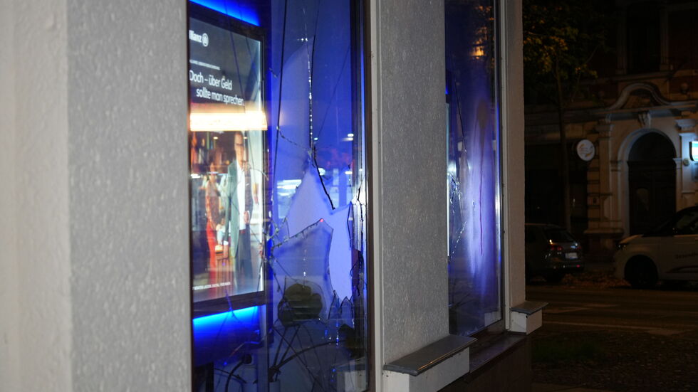 Die Randalierer hinterließen eine Spur der Verwüstung. Die Randalierer hinterließen eine Spur der Verwüstung.