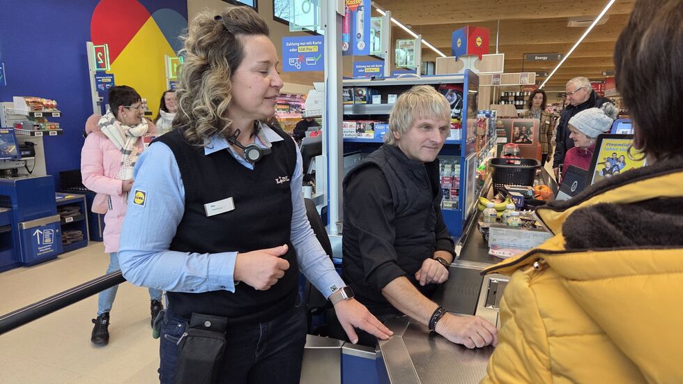 Bürgermeister Jörg Klaffenbach kassierte für den guten Zweck.