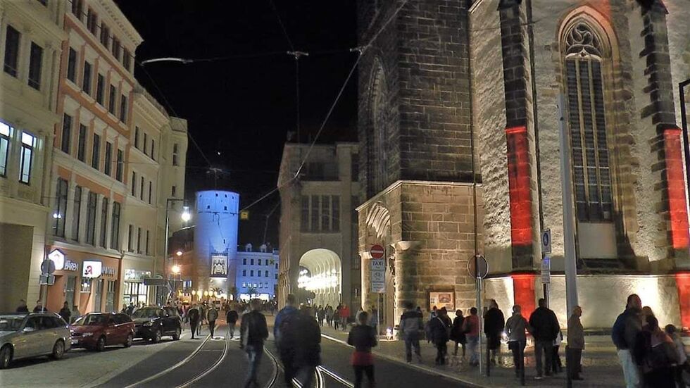 Beim Lichterglanz werden die Görlitzer Gebäude in stimmungsvolle Farben gehüllt, zudem haben die Geschäfte länger auf. Beim Lichterglanz werden die Görlitzer Gebäude in stimmungsvolle Farben gehüllt, zudem haben die Geschäfte länger auf.