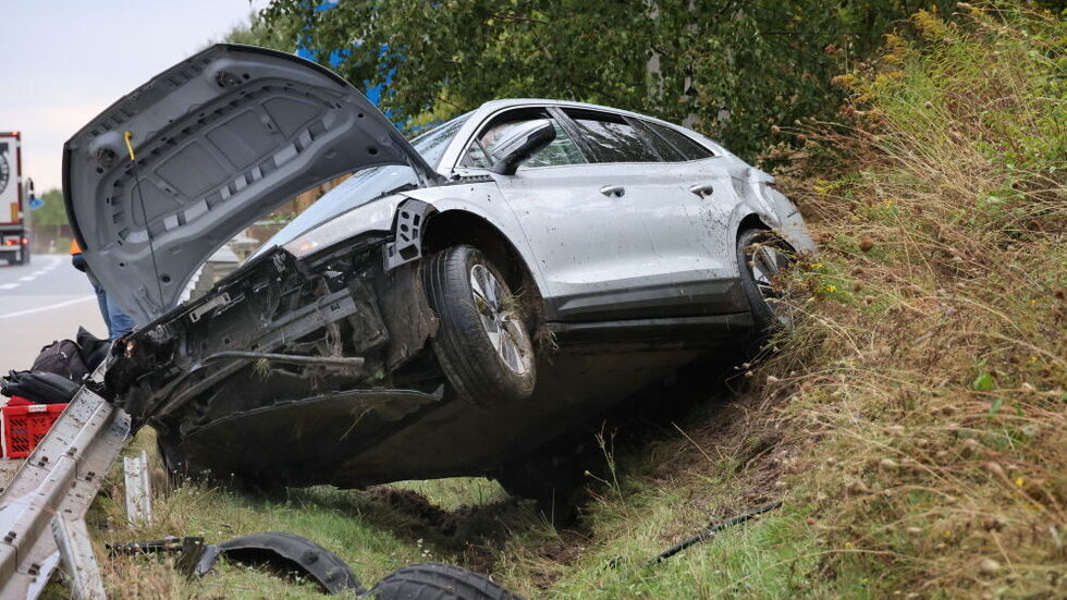 Aquaplaning auf der A72: Ein Skoda rutschte bei Hartmannsdorf am 2. September von der Fahrbahn. Der Fahrer blieb unverletzt, die Autobahn war kurzzeitig gesperrt.