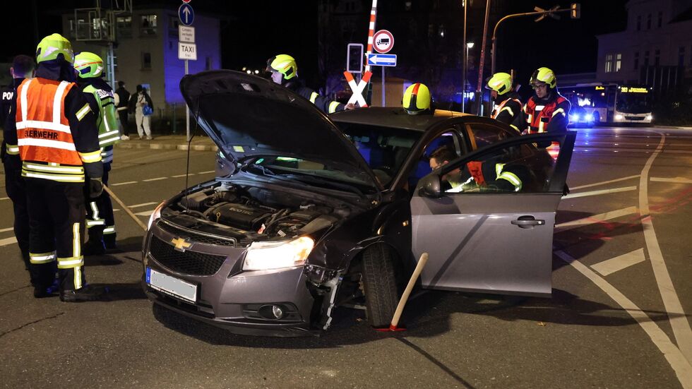 Der Chevrolet war mit einem Mercedes zusammengesstoßen. Der Chevrolet war mit einem Mercedes zusammengesstoßen.