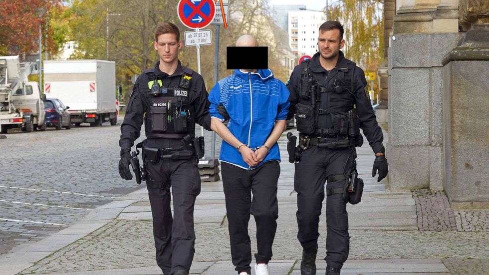 Am Dienstagnachmittag führte die Polizei den 26-jährigen Tatverdächtigen dem Haftrichter am Amtsgericht Dresden vor.  Derweil wurde ein 35-Jähriger wieder freigelassen - hier hatte sich der Tatverdacht nicht bestätigt.