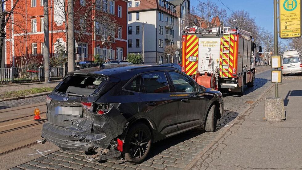 Der verunfallte Ford.