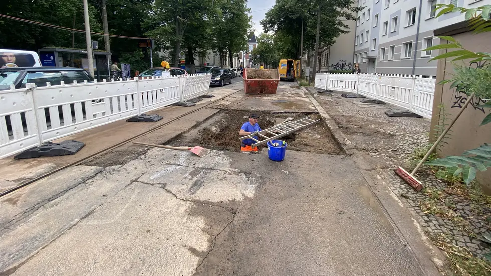 Blick auf die neue Baustelle nach dem Wasserschaden auf der Käthe-Kollwitz-Straße.