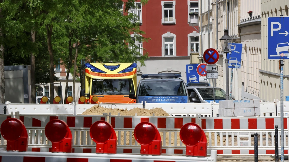 Polizei und Rettungskräfte wurden das erste Mal nach einer Schlägerei am Nachmittag gerufen. Polizei und Rettungskräfte wurden das erste Mal nach einer Schlägerei am Nachmittag gerufen.