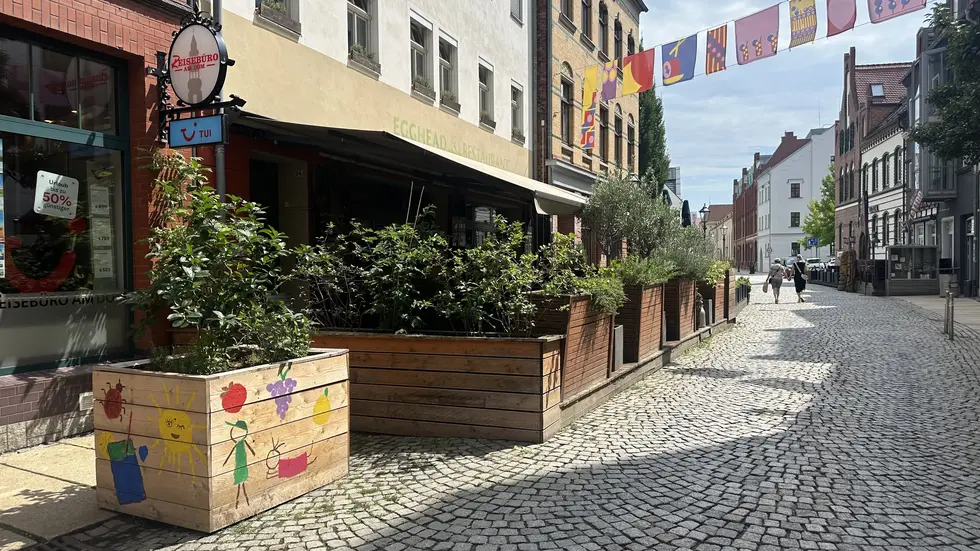 Kräuterspenden können im Restaurant "Egghead" abgegeben werden. Kräuterspenden können im Restaurant "Egghead" abgegeben werden.