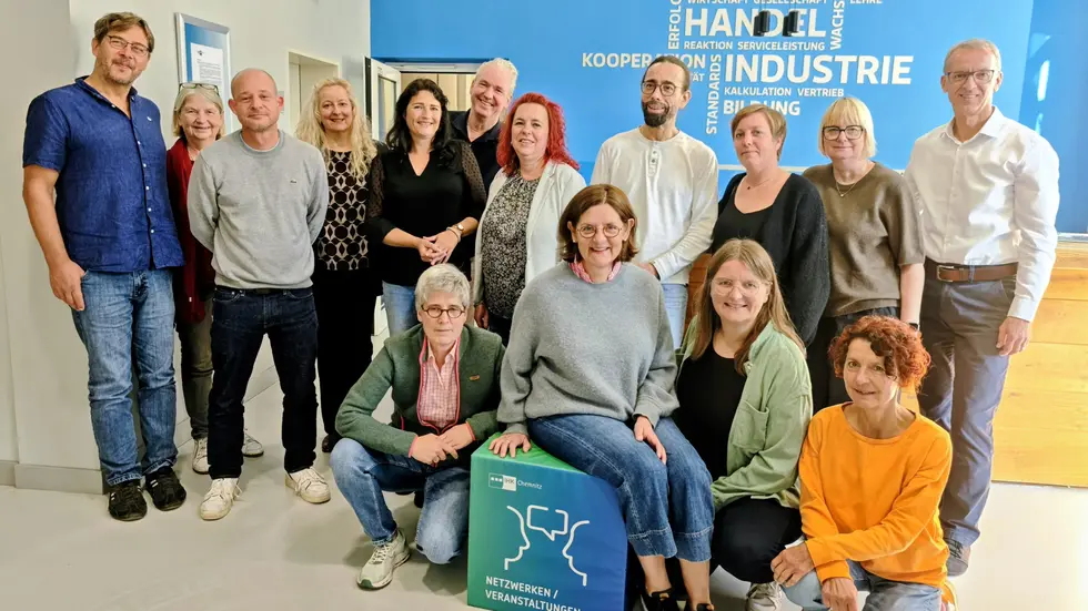 Die Händler kommen zweimal jährlich in wechselnden Städten zusammen. Die Händler kommen zweimal jährlich in wechselnden Städten zusammen.