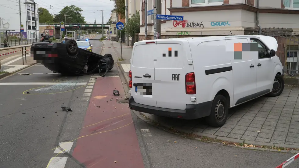 Die Unfallstelle auf der Delitzscher Straße in Leipzig-Gohlis. Die Unfallstelle auf der Delitzscher Straße in Leipzig-Gohlis.