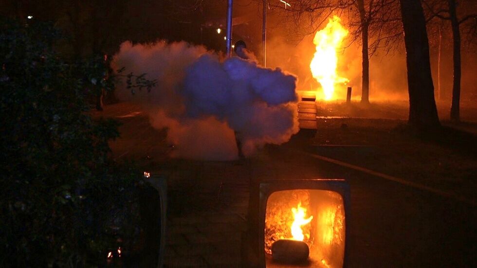 In der Silvesternacht gab es in Leipzig wieder viele Angriffe mit Pyrotechnik auf Rettungskräfte.