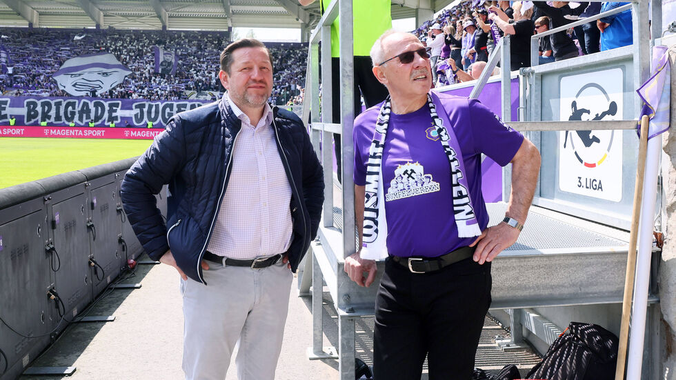 Olaf Albrecht (links) mit FCE-Präsident Roland Frötschner.