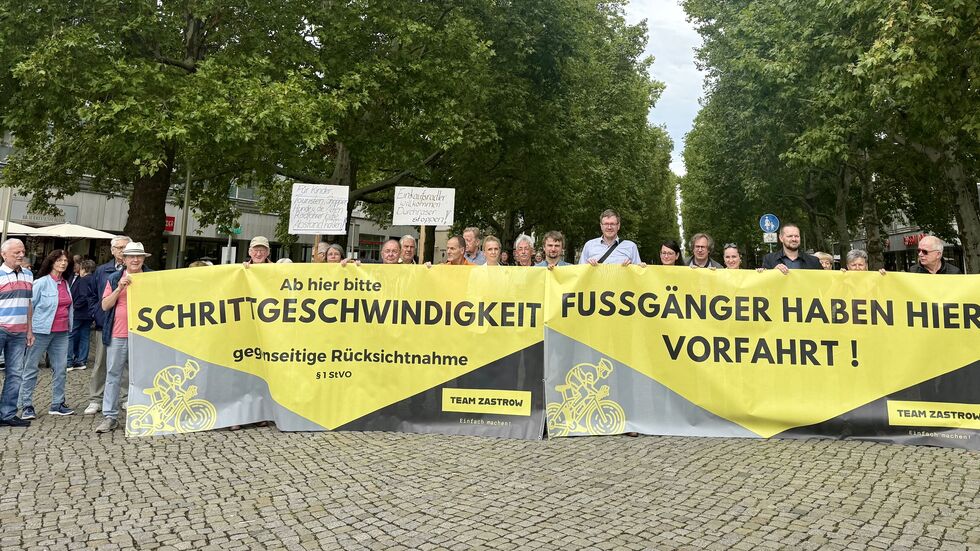 Bei einer Kundgebung von Team Zastrow am Dienstag machten vor allem viele Anwohner ihrem Ärger Luft.