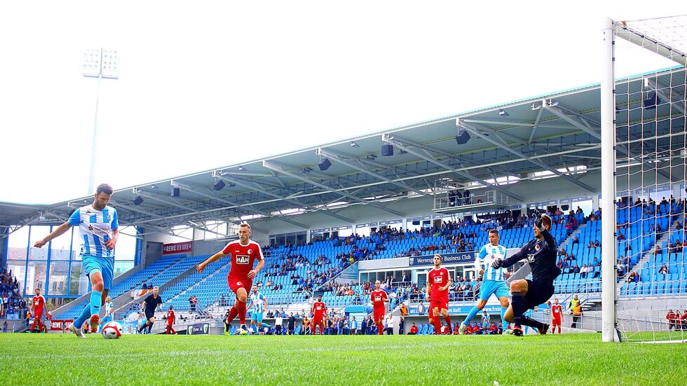 Dejan Bozic trifft zum 1:0 für den CFC.