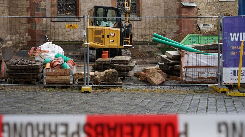 Bei Bauarbeiten an der Nikolaikirche wurde eine sogenannte Stabbrandbome gefunden.