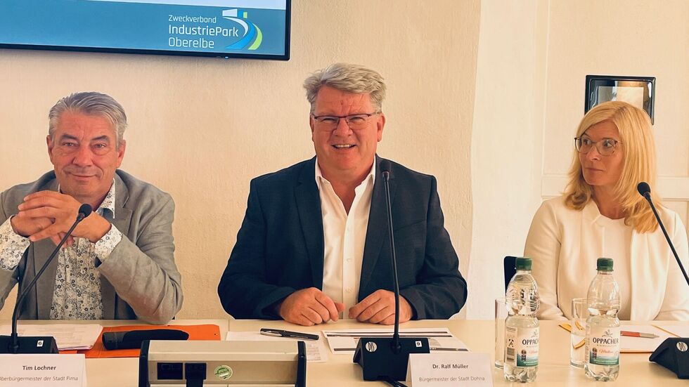 Die OBs Tim Lochner (Pirna), Ralf Müller (Dohna) und Conny Oertel (Heidenau) vertreten ihre Städte im Industriepark Oberelbe