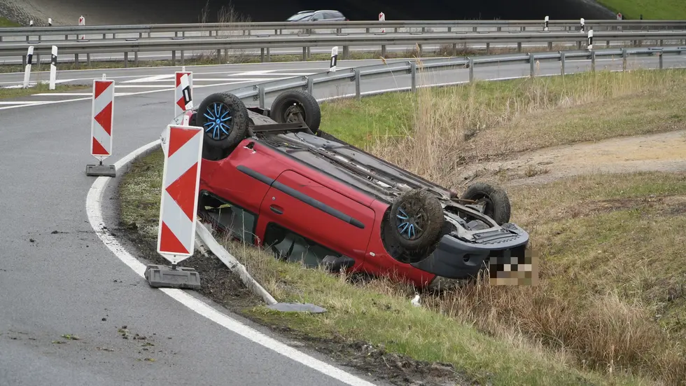 Hier hat sich der Wagen überschlagen.